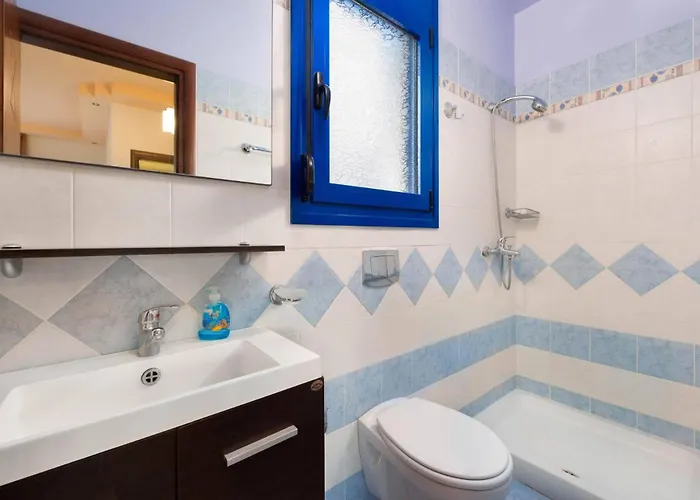 Christina Rhodes By * Líndosz